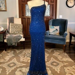 ❗️SOLD❗️Sz 4 one Shoulder Royal Blue Scala Gown